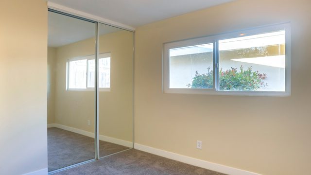 porta con superficie a specchio