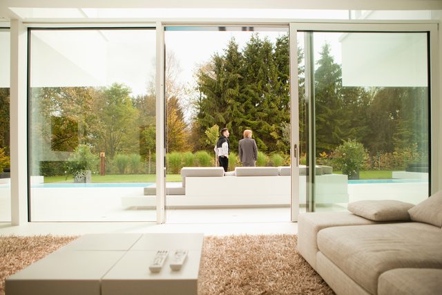 Porte scorrevoli e divani